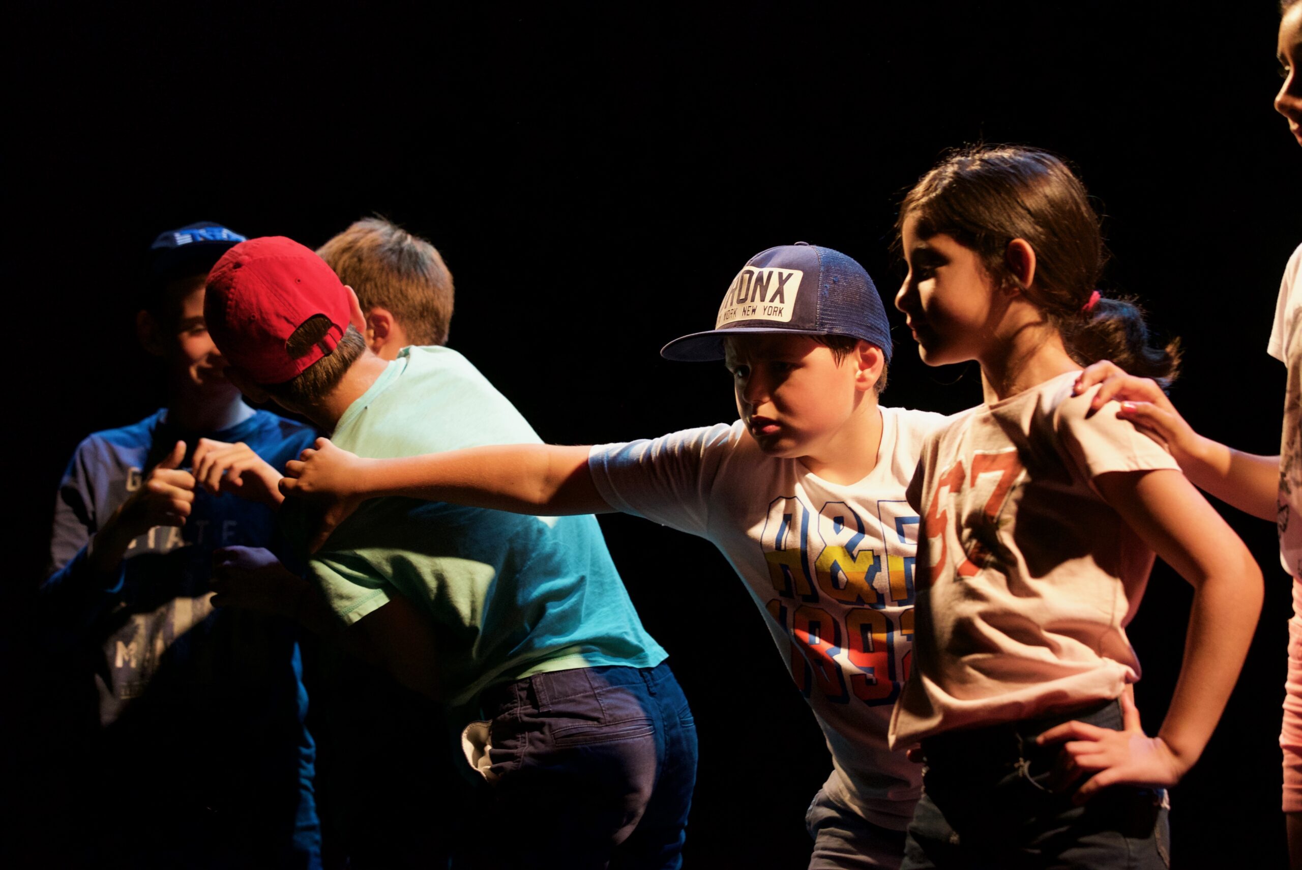 Cours hybride de danse et théâtre à Neuilly